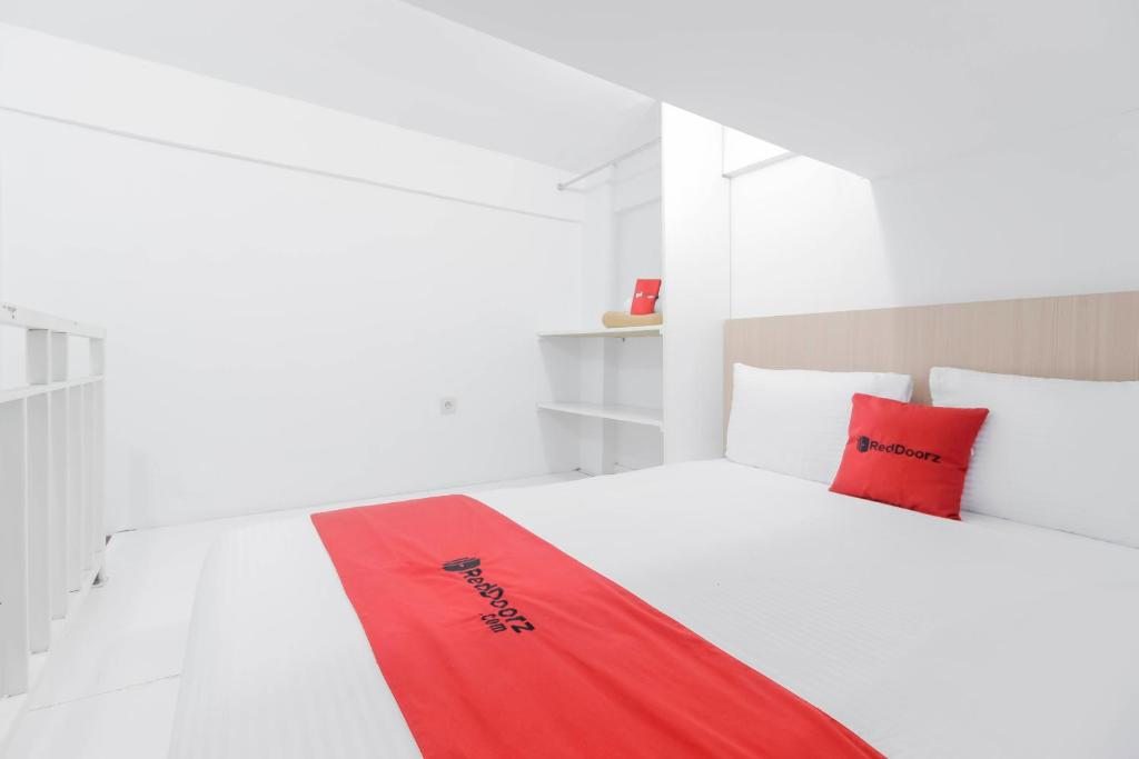 RedDoorz near Hayam Wuruk, Джакарта