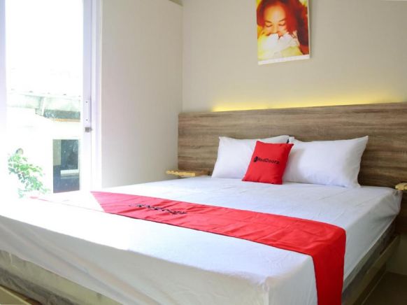 RedDoorz near Mangga Dua Square