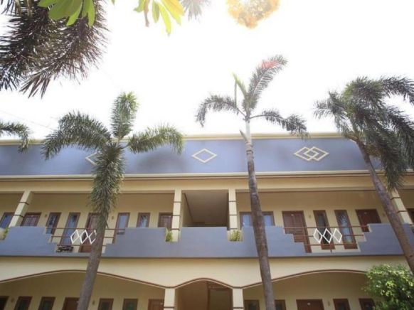 Reddoorz Plus @ Karet Pedurenan 3