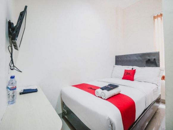 RedDoorz Plus near Mall Ciputra Jakarta, Джакарта
