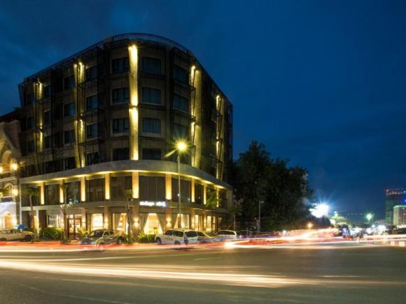Almond Hotel Bassac River, Пномпень