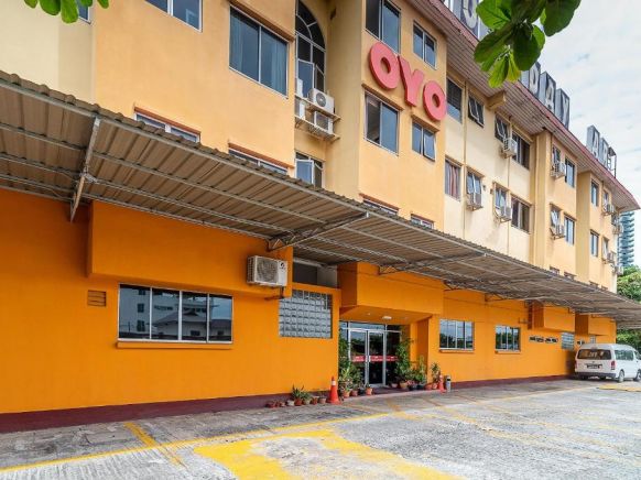 OYO 89864 Hotel Holiday Park