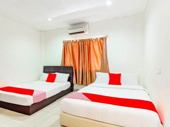 OYO 304 Zero Hour Hotel