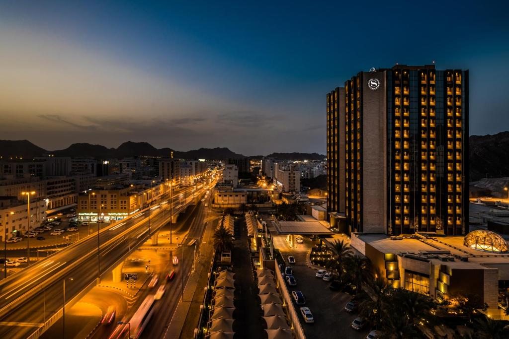 Sheraton Oman Hotel, Маскат
