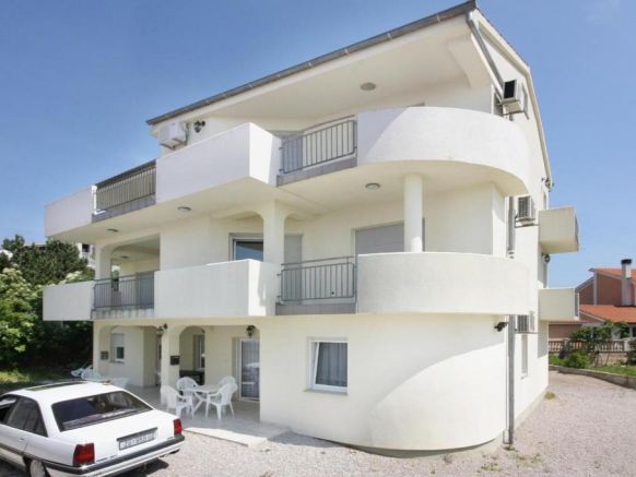 Apartments and rooms with parking space Sveti Vid, Krk - 5323