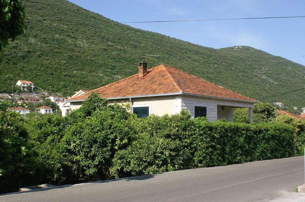 Apartments and rooms by the sea Trpanj, Peljesac - 250, Трпань