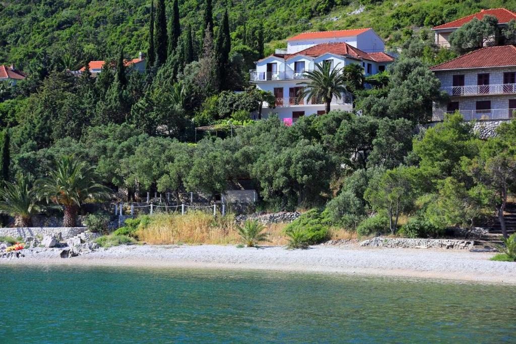 Apartments and rooms by the sea Trpanj, Peljesac - 258, Трпань