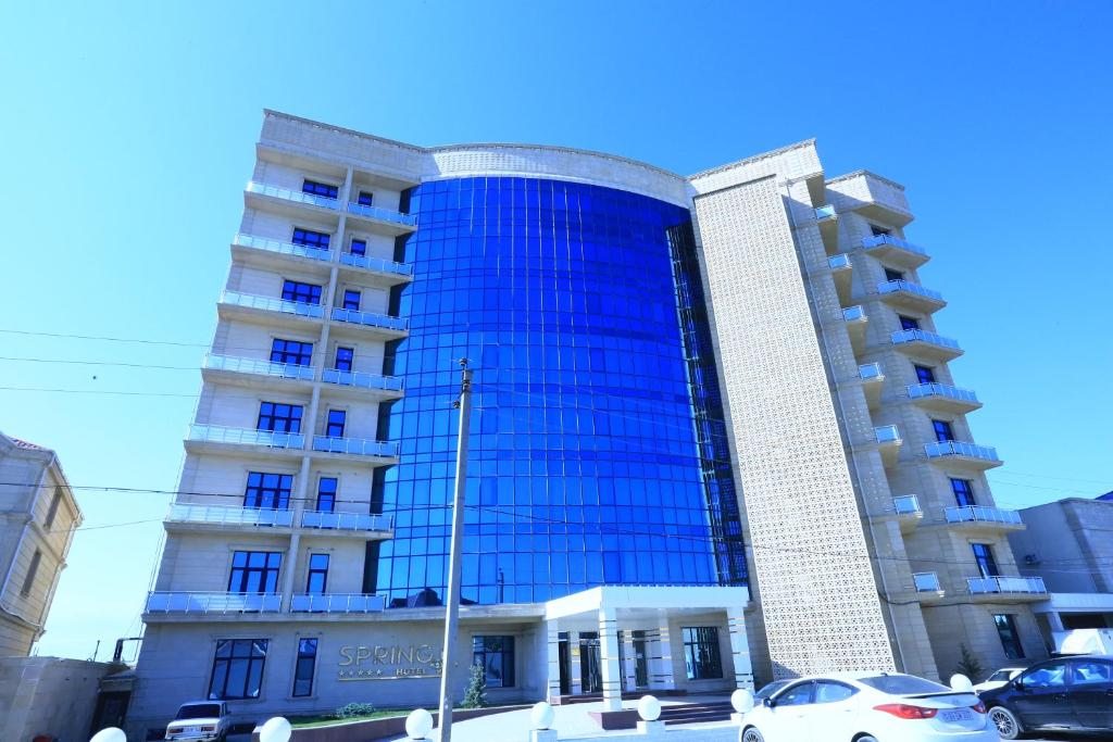 Spring Hotel, Новханы