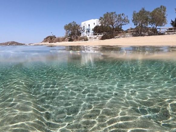 Unique Beachfront Cycladic Villa @ Agios Prokopios, Агиос-Прокопиос