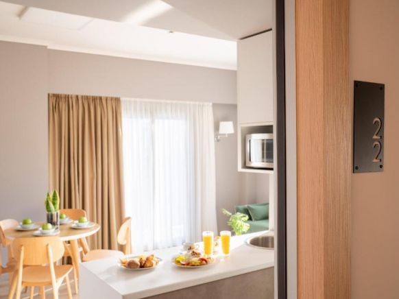 CHROMA FASHION ROOMS & APARTMENTS