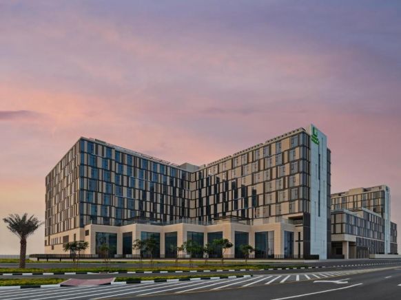 Отель Holiday Inn Dubai Al-Maktoum Airport