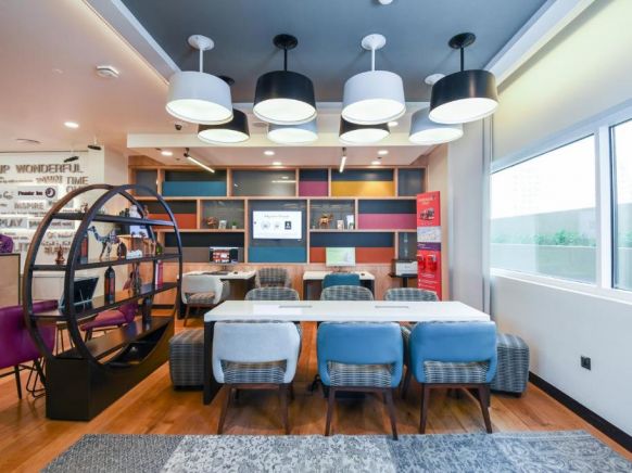 Отель Premier Inn Dubai Al Jaddaf