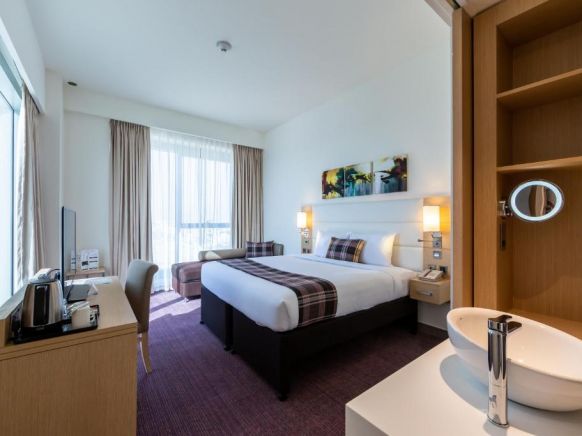 Отель Premier Inn Dubai Dragon Mart