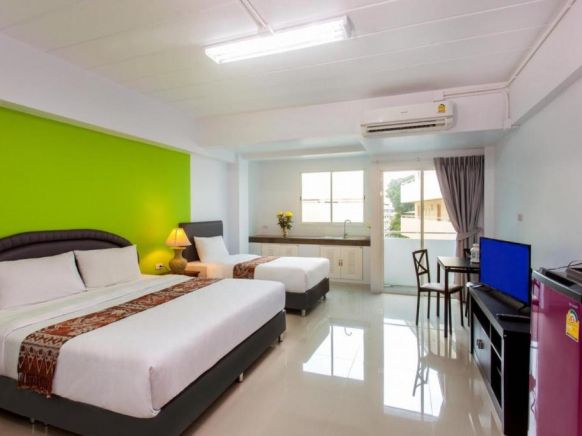 OYO 601 C W Mansion Phuket, Пхукет