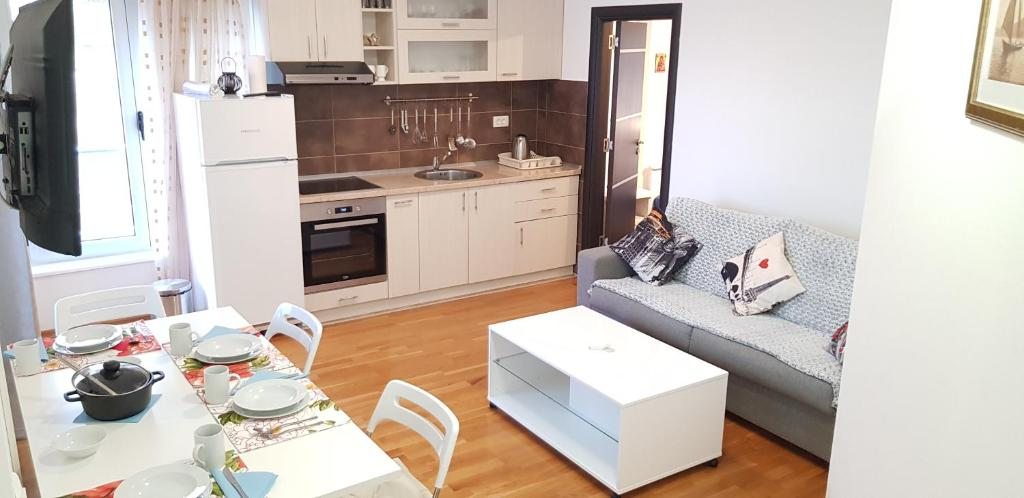 Apartement Xavin, Будва