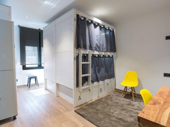 Airhostel Barcelona Airport 24h, Барселона