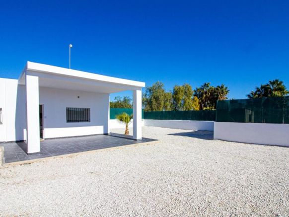 Stunning home in Elche with Outdoor swimming pool, WiFi and 2 Bedrooms
