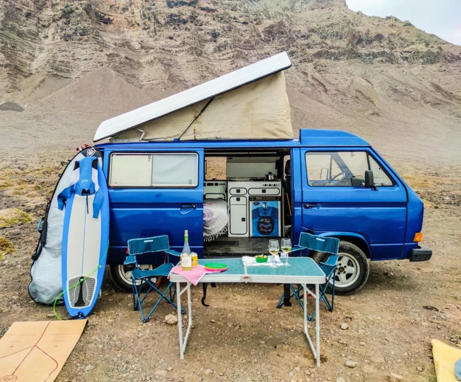 Famara Camper Vans - Vicky Von BlueVan, Фамара