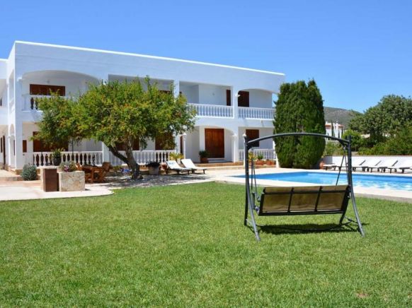 Villa Can Serra with pool