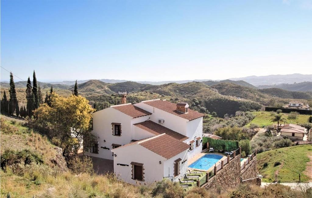 Beautiful home in Mijas w/ WiFi, Outdoor swimming pool and 5 Bedrooms, Михас