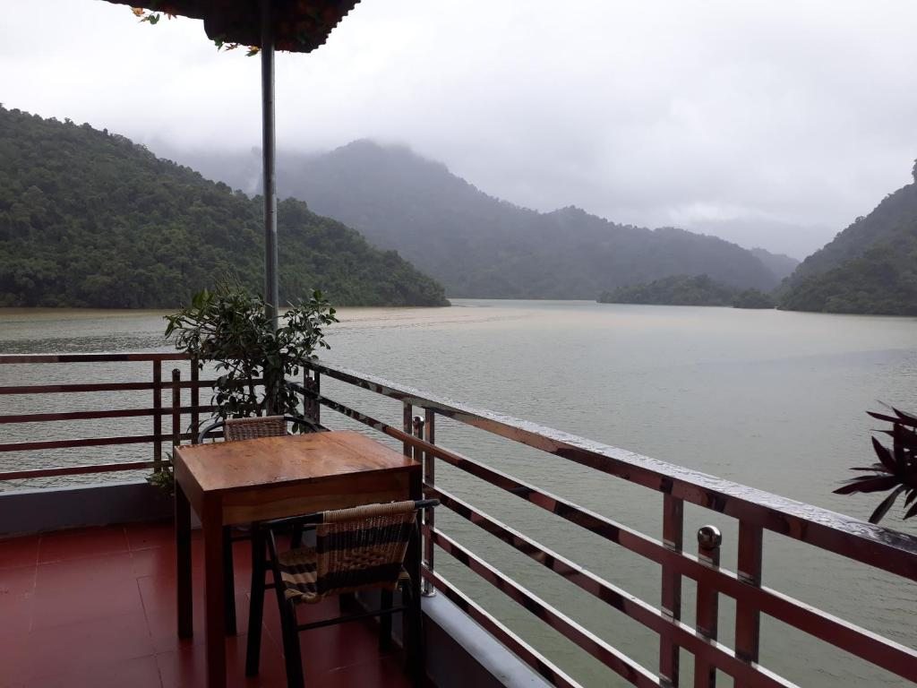 Son Lam guesthouse Ba Be lake view, Баккан