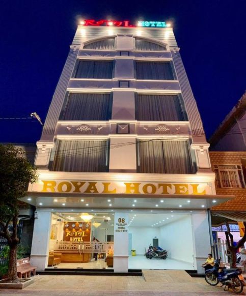 Royal Hotel, Бакльеу