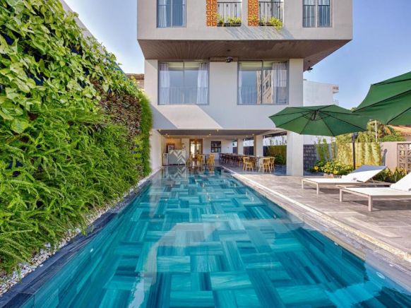 Jolia's House, Дананг