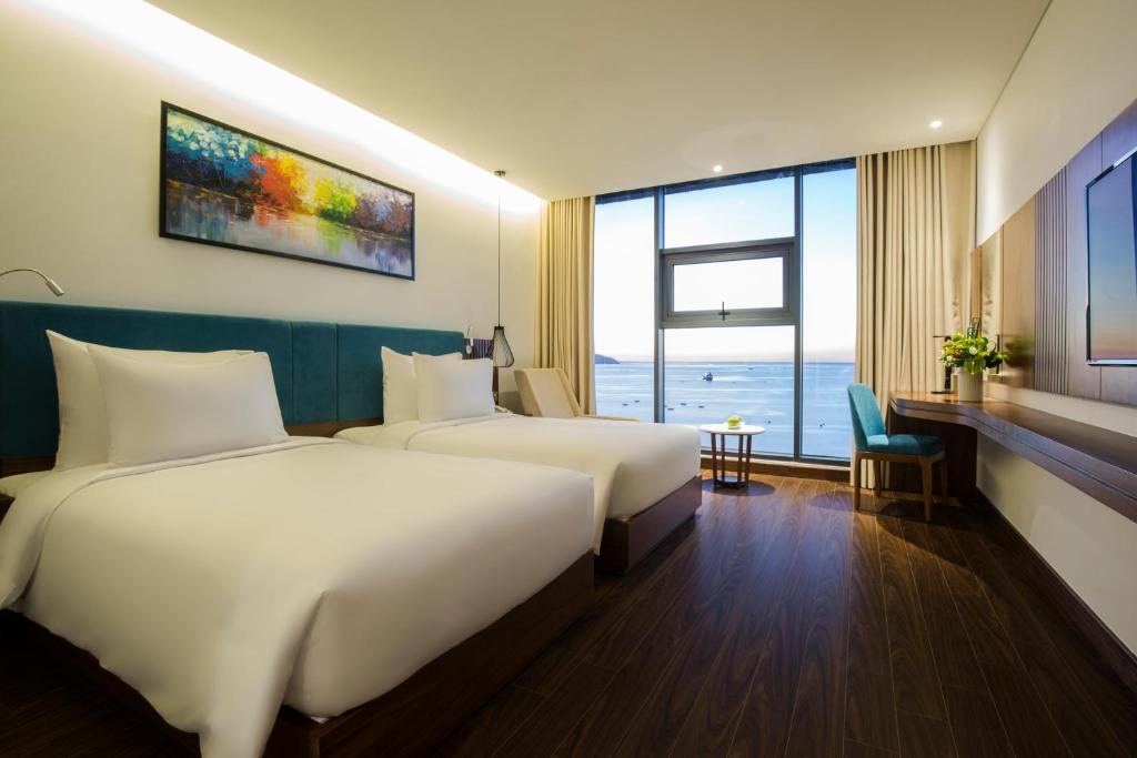 Maximilan Danang Beach Hotel, Дананг