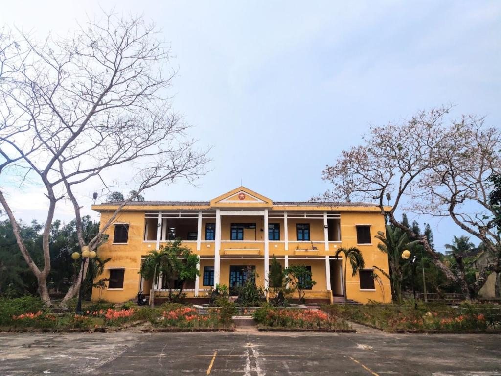 Nhà Khách Quân Nhân, Хюэ