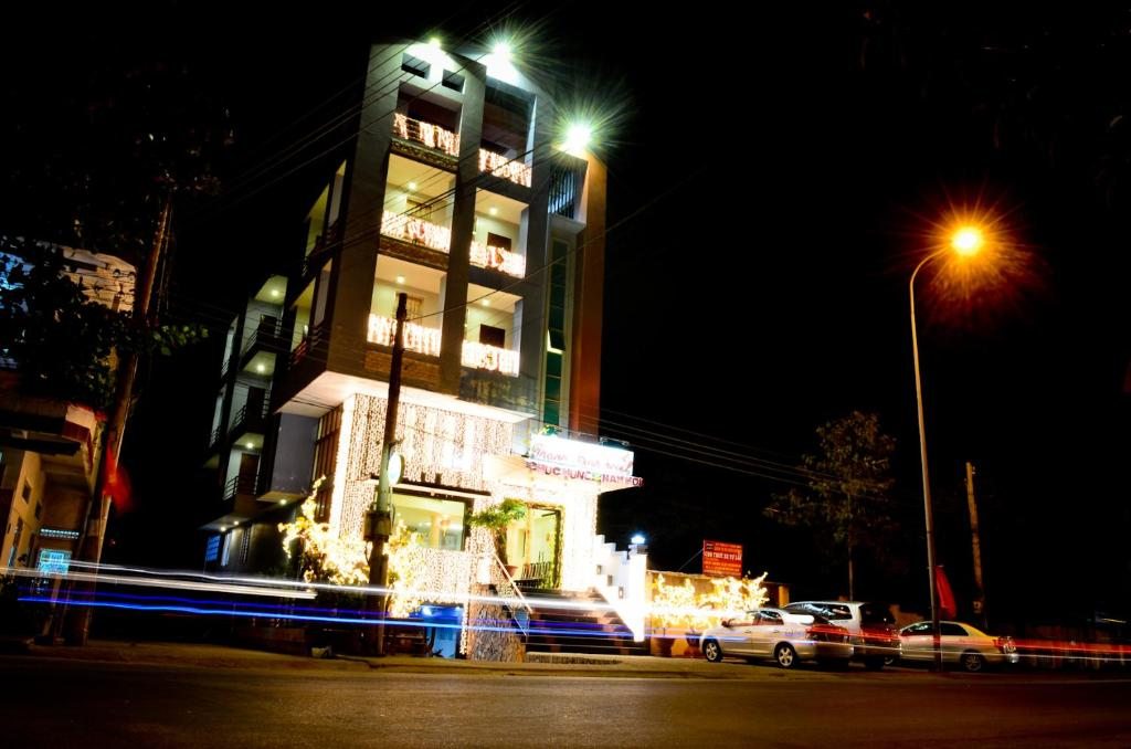 Thanh Bình Hotel, Лаги