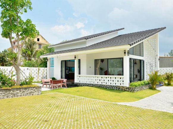 Villa Kim Yến Lagi, Лаги