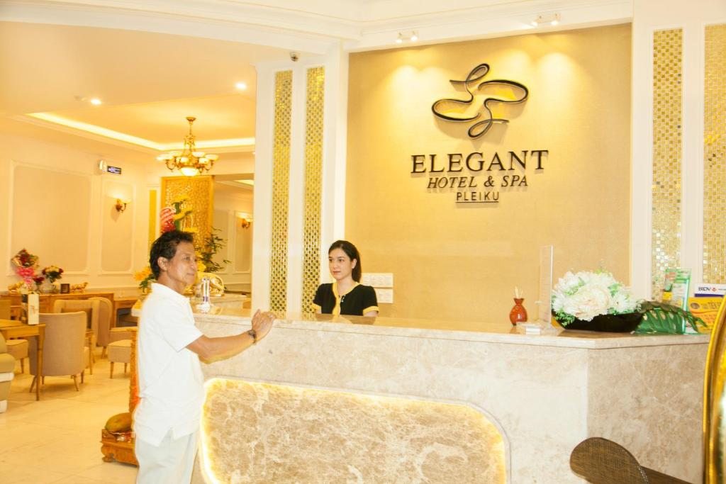 Elegant Hotel, Плейку