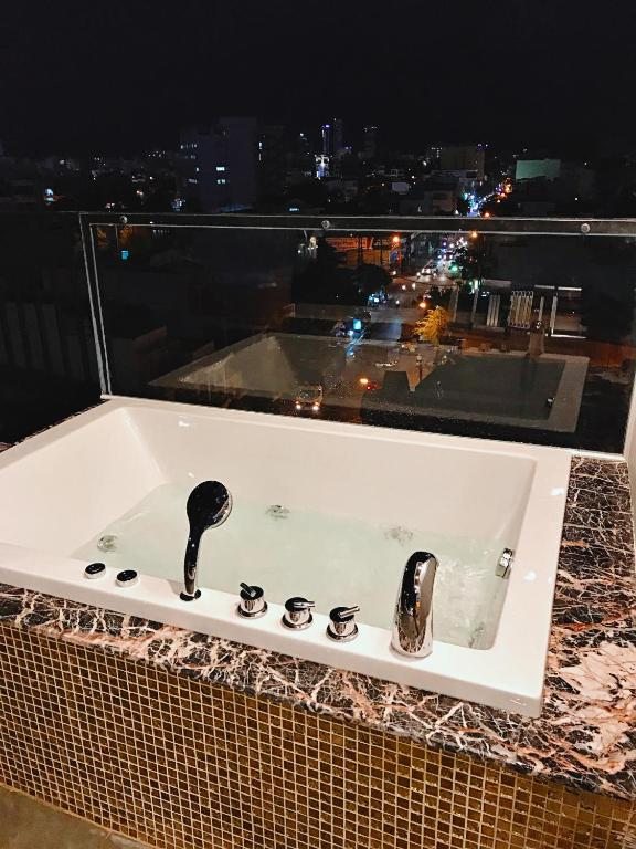 Hưng Thành Luxury Hotel & Apartments, Нячанг