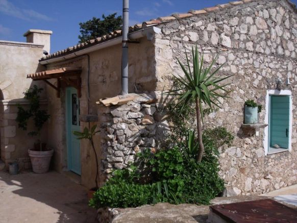 Delightful Stone Greek Cottages - Daisy Studio & Marguerite [one & half bdrms], Агиос-Николаос, Пелопонесс, Западная Греция и Ионния