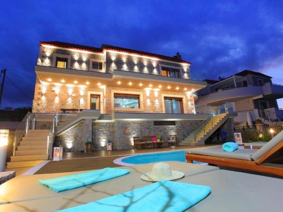 Agioklima Luxury Villa, Гувия