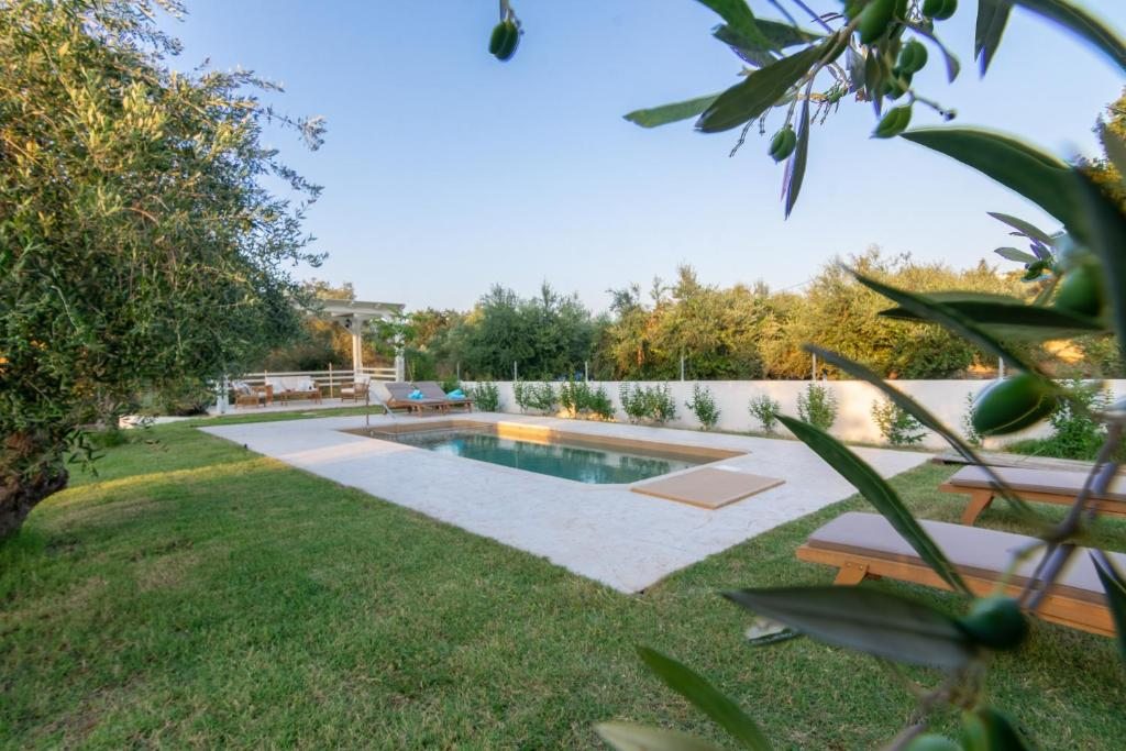 Villa Marian with Private Swimming Pool, Георгиуполис