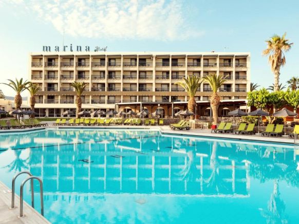 Marina Beach Hotel, Гувия