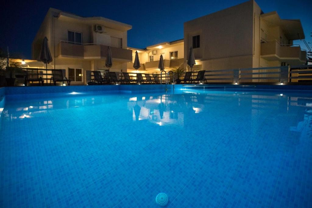 Naiades Luxury Apartments, Калатас