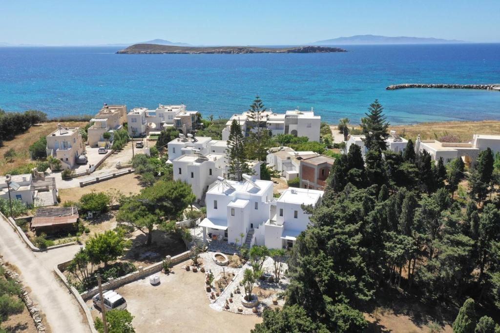 Kikis apartments are private apartments in a cosmopolitan island in the aegean, Крисси-Акти
