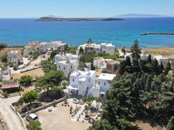 Kikis apartments are private apartments in a cosmopolitan island in the aegean, Крисси-Акти