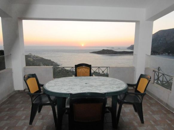 House with 2 bedrooms in Mirties Kalimnos with furnished terrace and WiFi