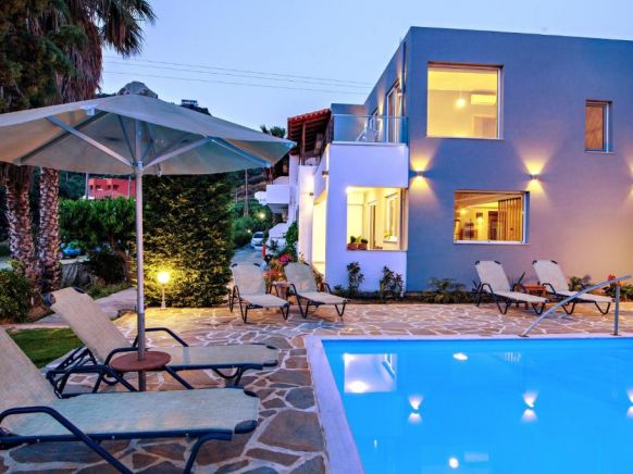Irida Guesthouse by the pool, Плакиас