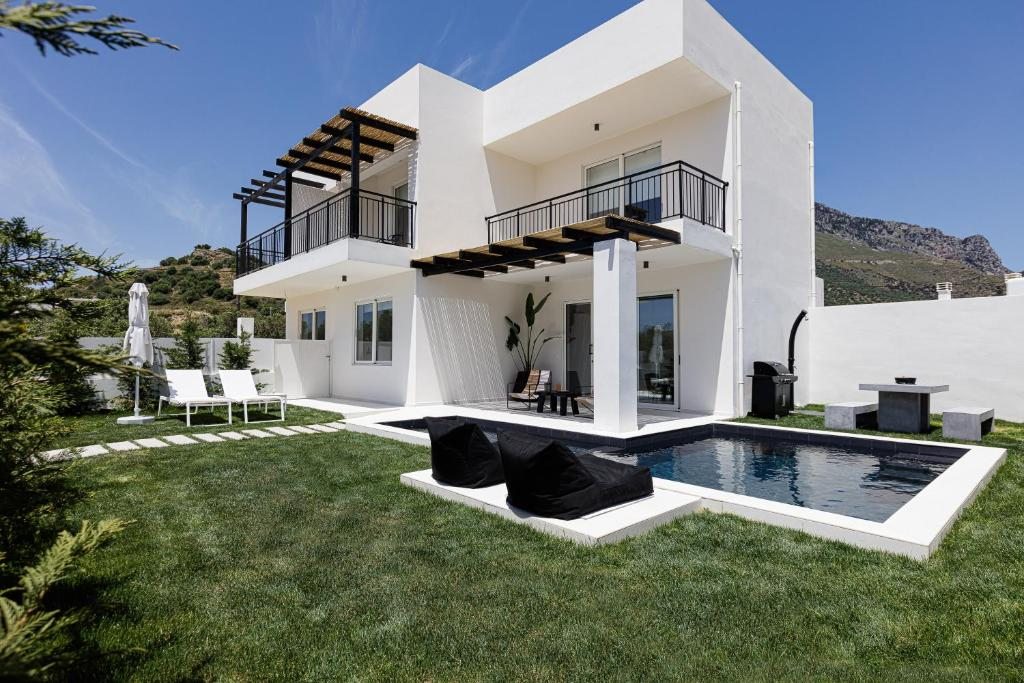 Modern new villa Casa Filo w/ private pool & Bbq, 200m from the beach, Плакиас