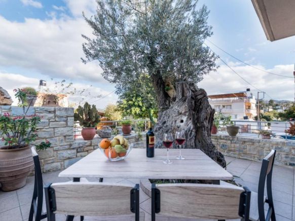 Villa Olive Tree, Пицидия