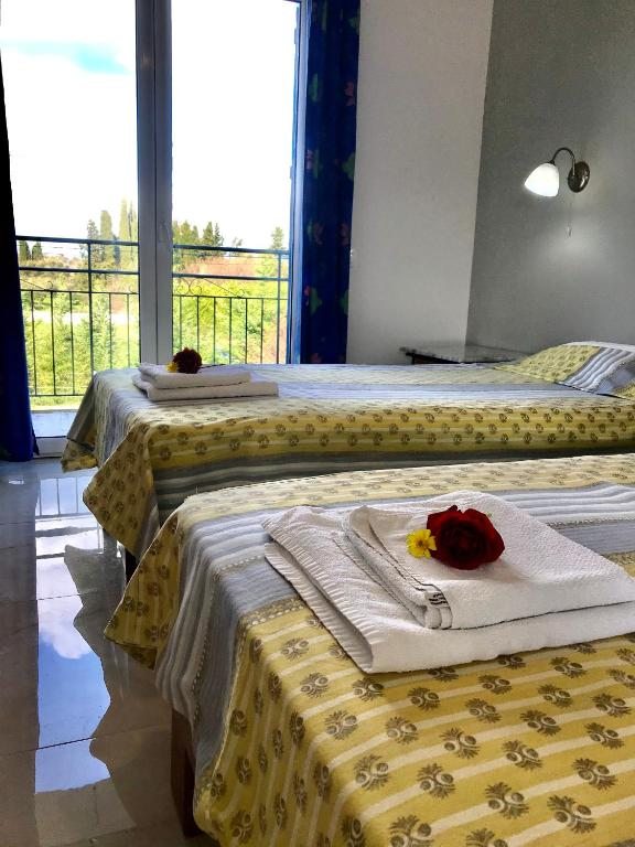 Room in Apartment - Beautiful Apartment in Corfu with Swimming Pool, Рода
