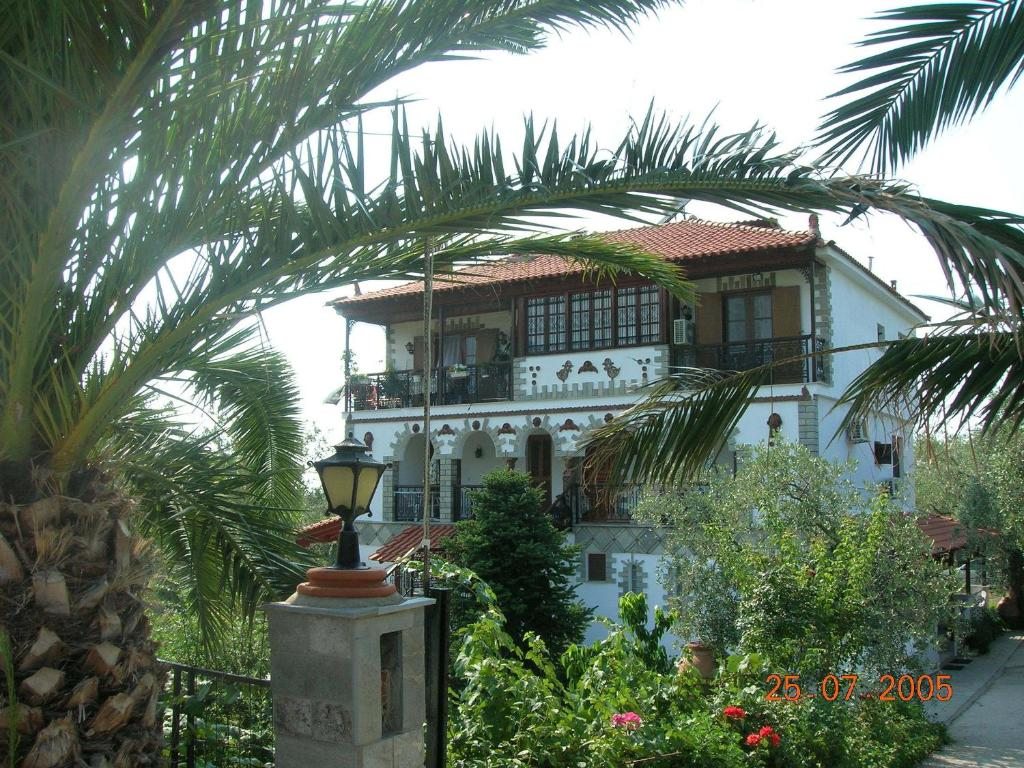 Villa Karapataki, Скала-Рахониу