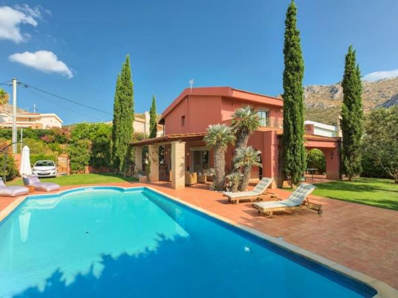 Villa Casa Del Sol with private pool, Сунион
