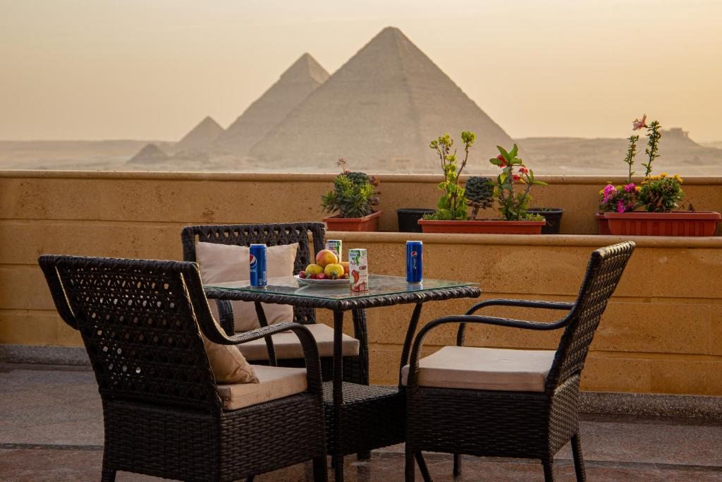 Gardenia Pyramids view inn, Каир