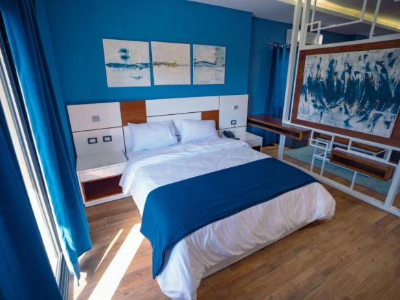 Travelholic inn