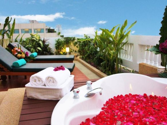 Отель Ramada Plaza Bangkok Menam Riverside